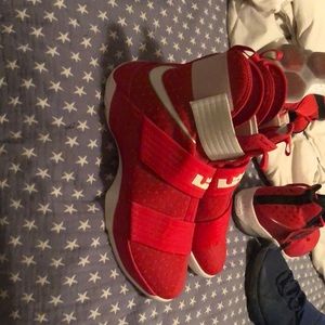 Nike lebron soldiers